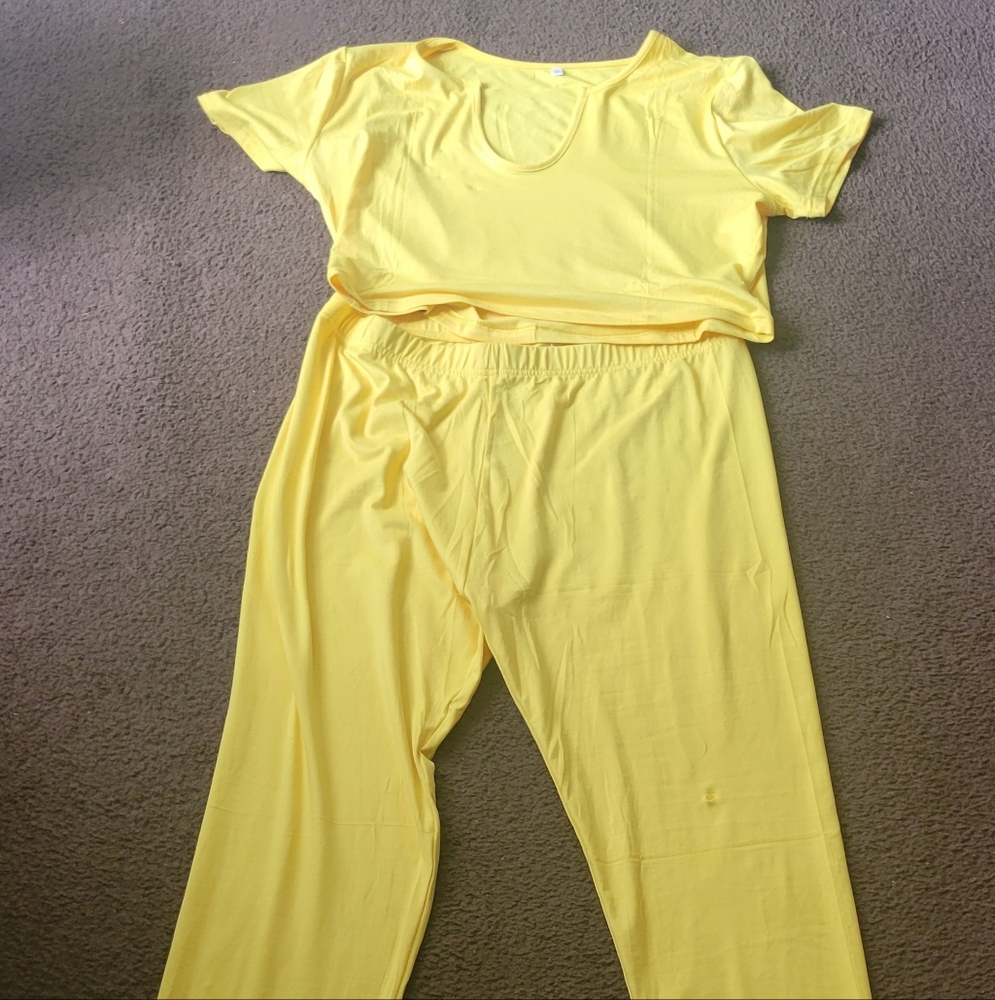 2pc Yellow Leggings Pant Set Size 1X/2X NWOT